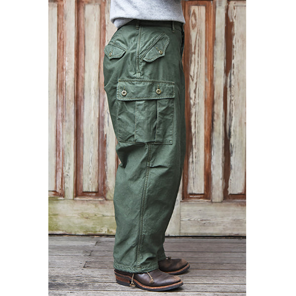 JUNGLE FATIGUES TROPICAL TROUSERS / 1960s CIVILIAN MILITARY STYLE CLOTHING / MILITARY BACK SATIN / OLIVE GREEN