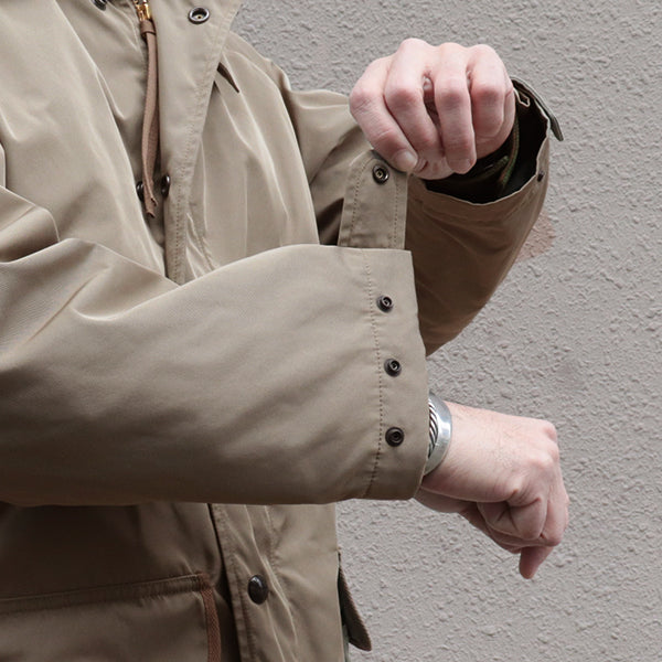 GALE HUNTER COAT / HIGH DENSITY ESTER GABARDINE / BEIGE KHAKI