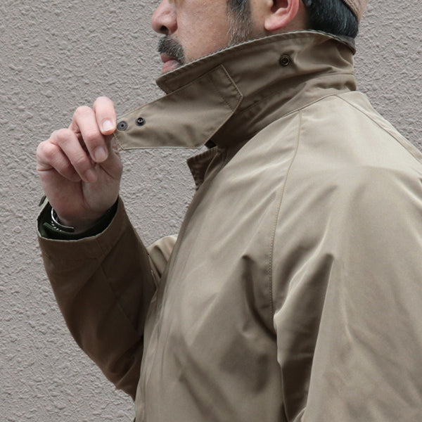 GALE HUNTER COAT / HIGH DENSITY ESTER GABARDINE / BEIGE KHAKI