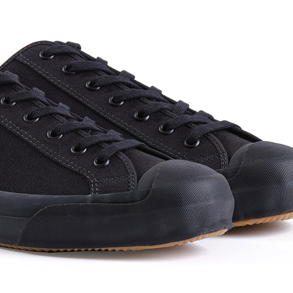 JLB CHAMPION SNEAKERS / SOLID BLACK