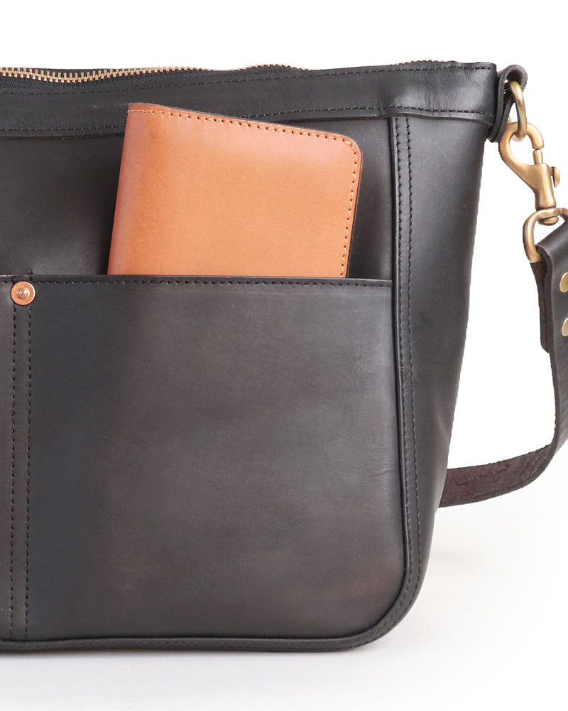 LEATHER TELEPHONE SHOULDER BAG / COW HIDE / BLACK