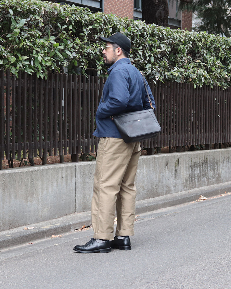 LEATHER TELEPHONE SHOULDER BAG / COW HIDE / BLACK