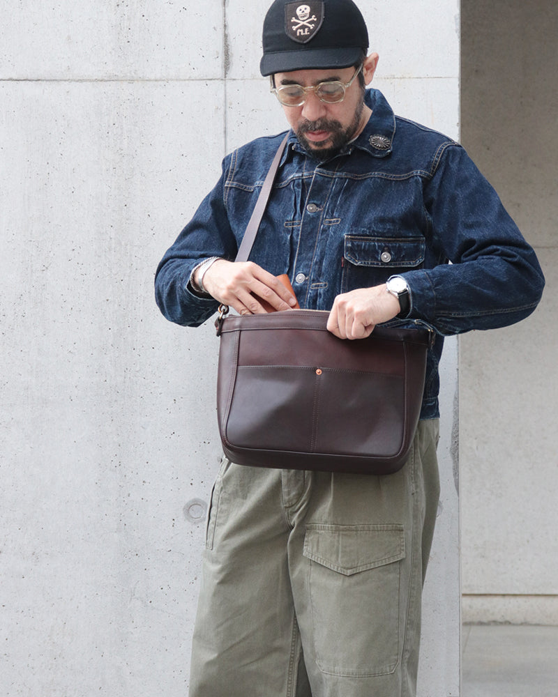 LEATHER TELEPHONE SHOULDER BAG / COW HIDE / BROWN
