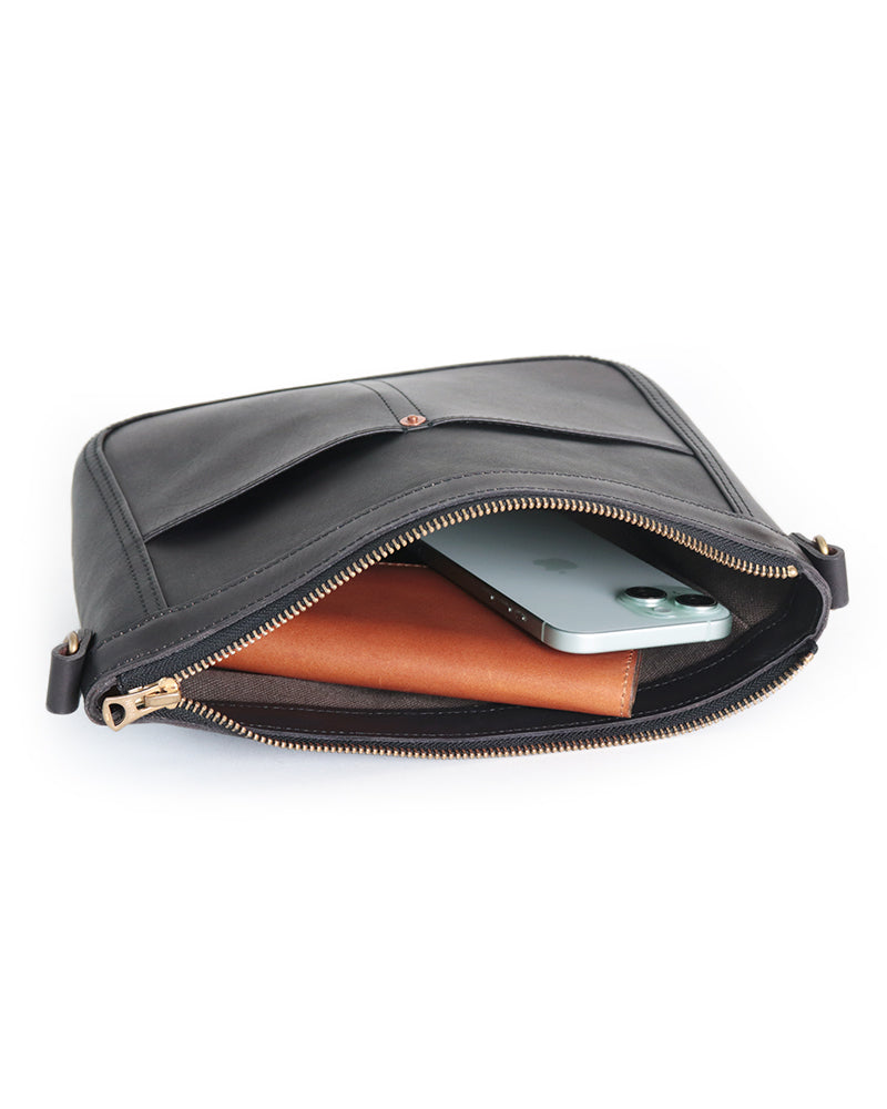 SMALL LEATHER TELEPHONE SHOULDER BAG / COW HIDE / BLACK / A5 SIZE