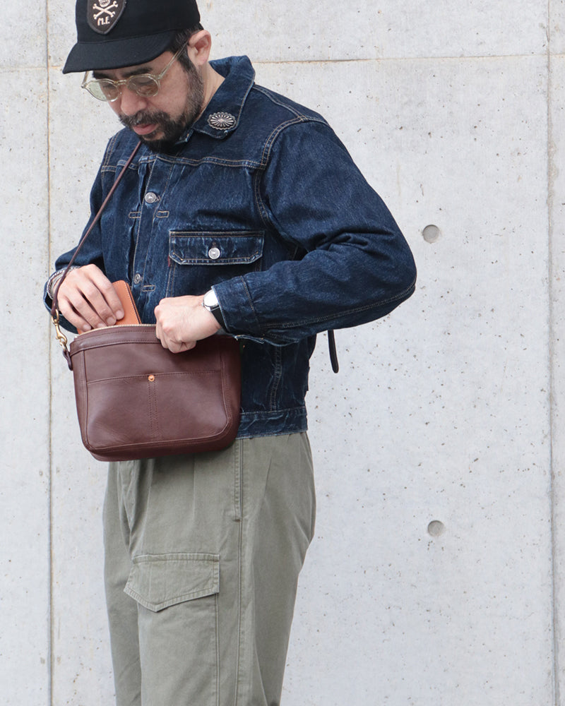 SMALL LEATHER TELEPHONE SHOULDER BAG / COW HIDE / BROWN / A5 SIZE